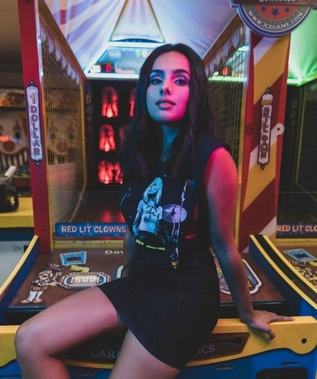 Aparna Brielle hot model pic