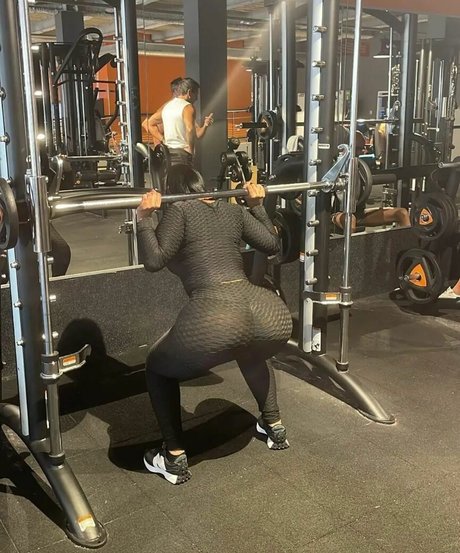 nadine djelassi hd actress images