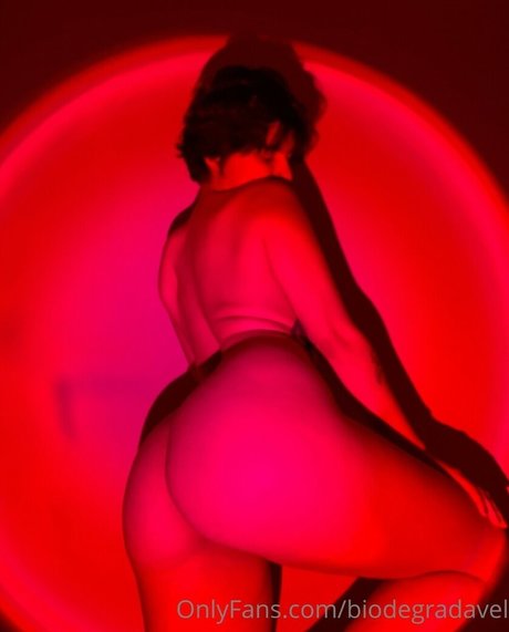 Bi0degradavel model pornographic image