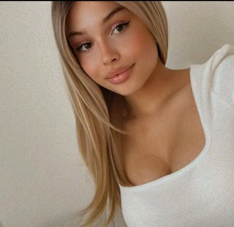 Hannah Neilson pornstar beautiful image