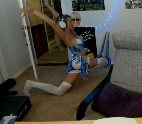 Legendarylea sexy model img