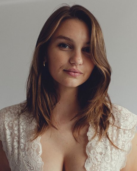 Olivia Brower model naked pics