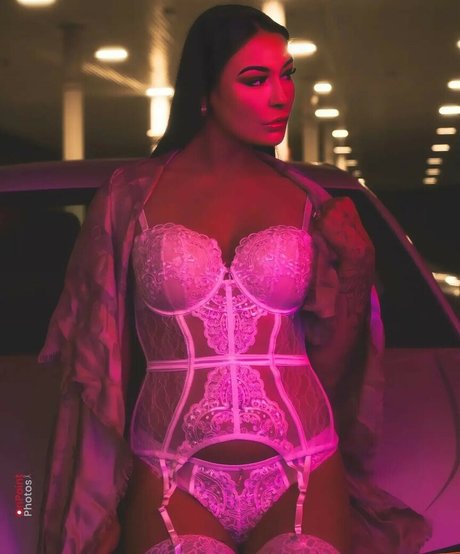 Reign Chaos erotic actress img