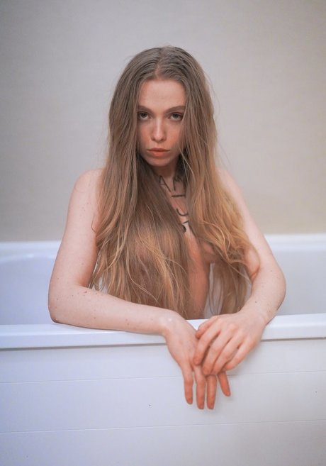 sirililia art model gallery