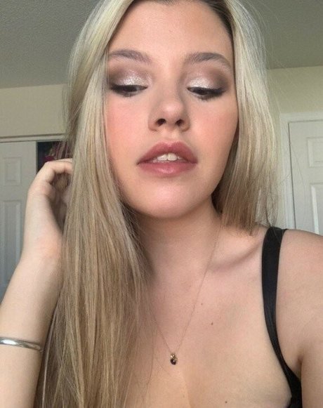 Becca Barnes pretty star img