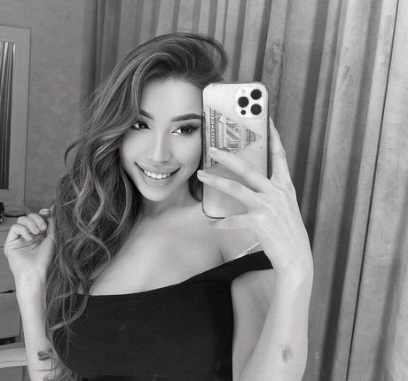 Sury 01 art actress picture