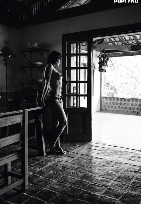 Emmanuelle Guimaraes exclusive star images