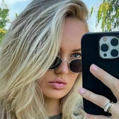 Romee Strijd top actress pictures