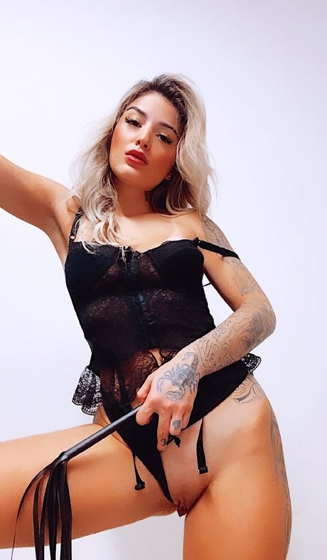 Brunna Hollinger nude actress img