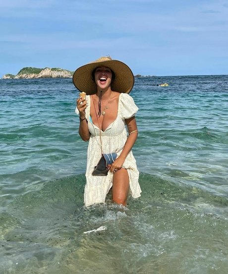 Jackie Cruz star hot image