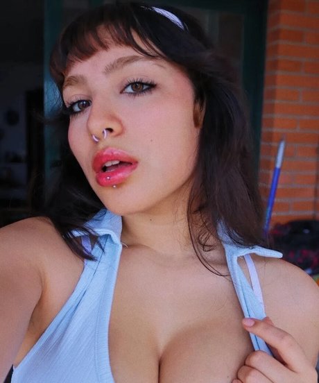 bbybluh naked model image