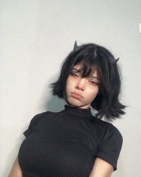 mikaccr model best pic