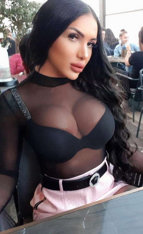 TS Afet Yakar model nude picture