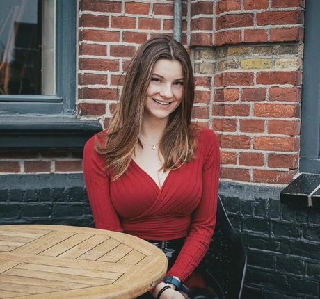 Jasmin Lutke hot model photo