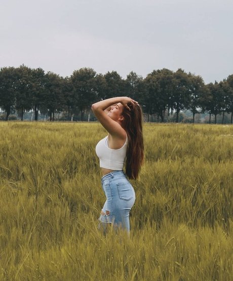 Jasmin Lutke model pretty pic