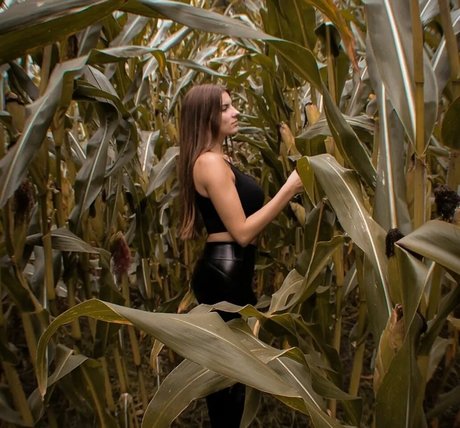 Jasmin Lutke pretty actress galleries