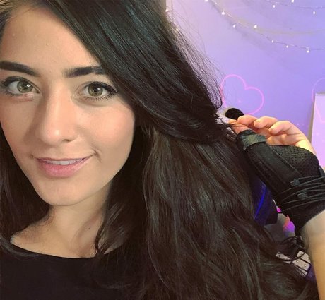 twomgovercsquared model top pics