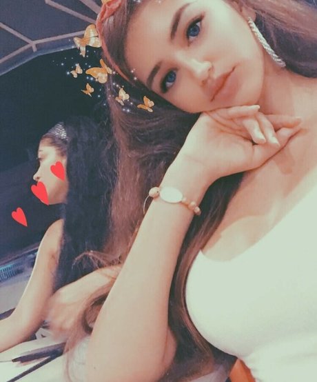 Brie Adeline adult model img