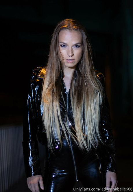 Lady Annabelle pornographic model img