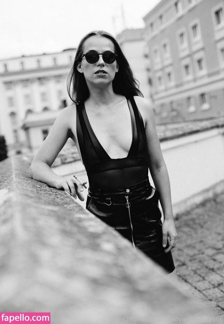 Lady Annabelle free actress images