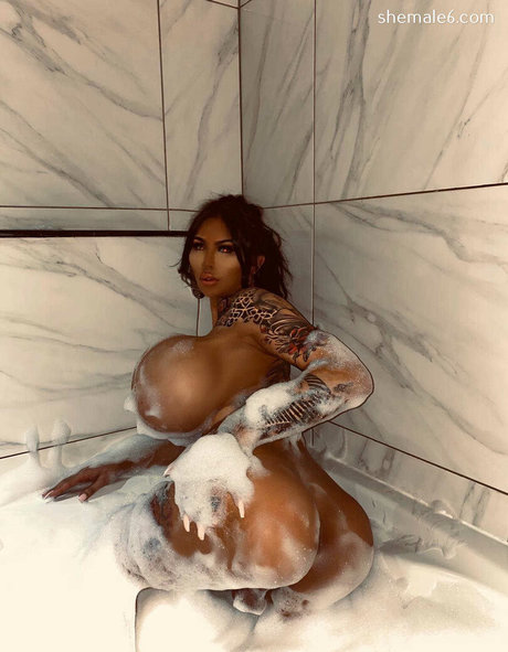 Lady Pleasure model naked images