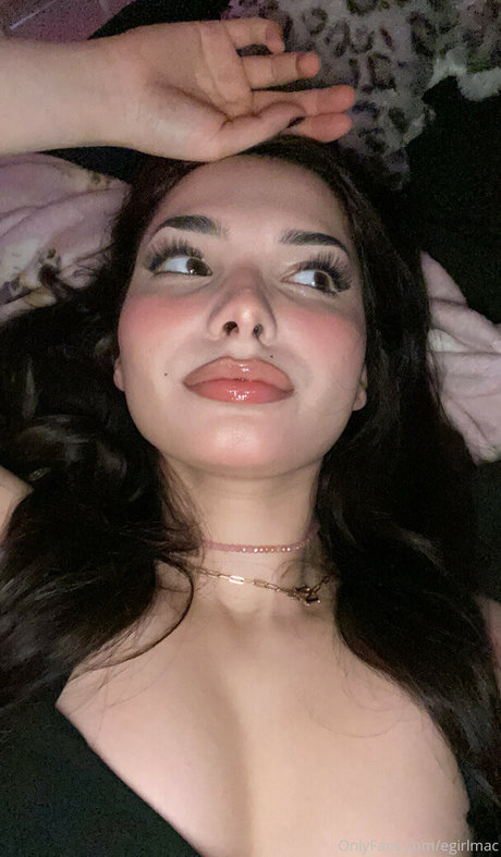 egirlmac art star photo