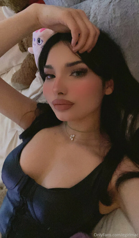 egirlmac model best picture