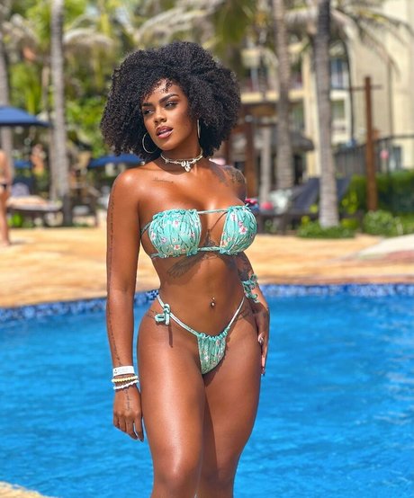 Lais Oliveira art actress photos