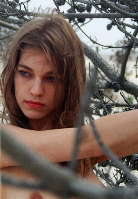 Samantha Gradoville art model image