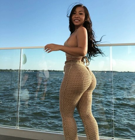 Nhi Tran hot star photos
