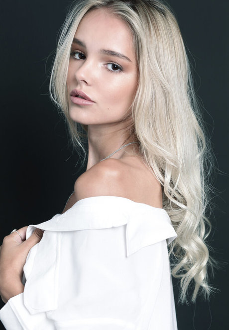 Mishel Zabelman nice model galleries