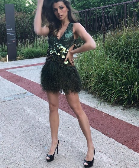 Alice Llenas adult model images