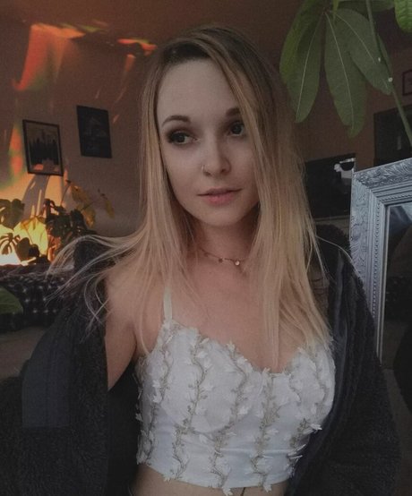 rainbowf0x model high quality pics