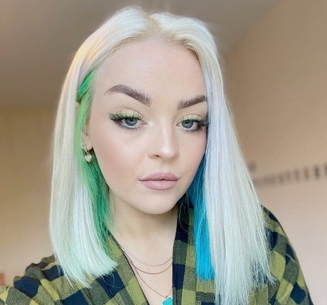 Emily Rose Perrin xxx pornstar image