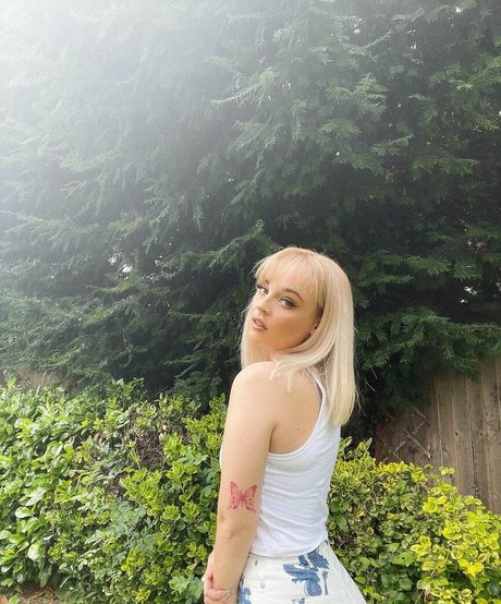 Emily Rose Perrin xxx actress photo