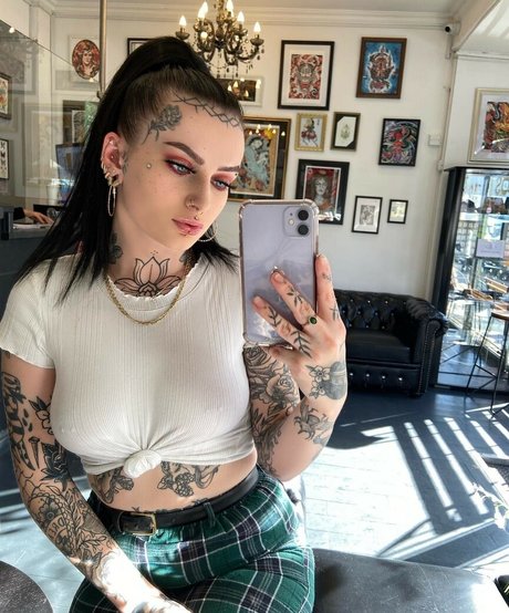 intoxifyingflxwers model nudes img