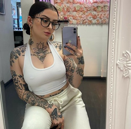 intoxifyingflxwers sexy pornstar picture