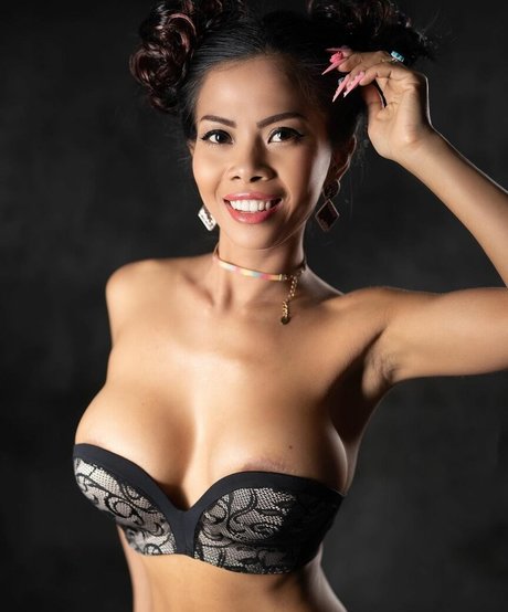 shuggatrix model erotic img