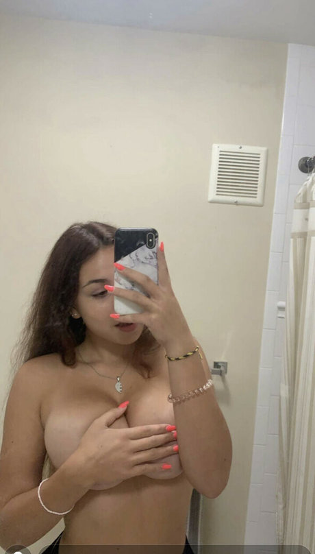 ___u l i a n a___ perfect model image