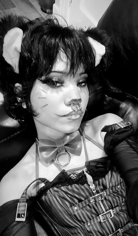 Saintsgoth sex model picture