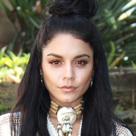 Vanessa Hudgens pretty model photo