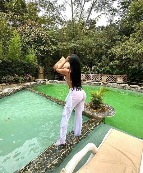 Gemeas Abello model hd image