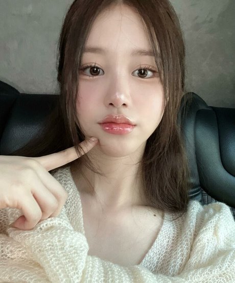 Uzaa nude pornstar img