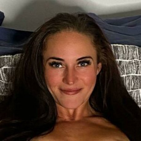 Theevenussteele pornstar pretty picture