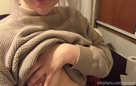 goomi pornographic model images