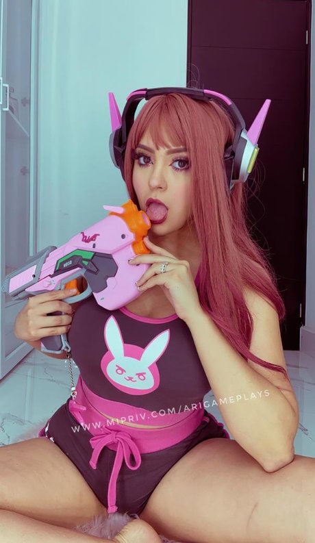 Ari Game Plays pornstar beautiful photo