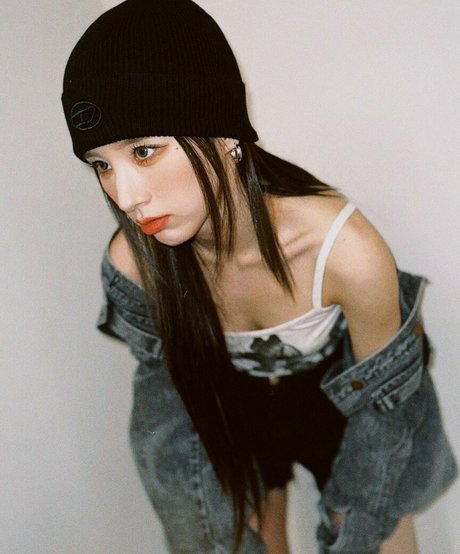 HeeJin star adult image