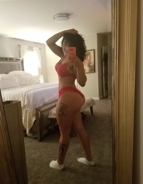 Taelermade pornographic model images