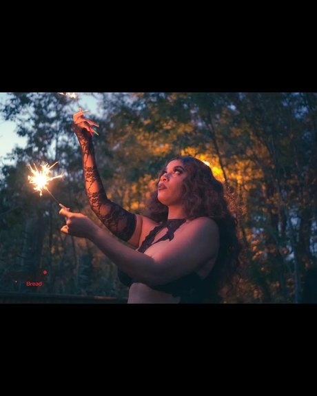 Animated Aja model free pictures