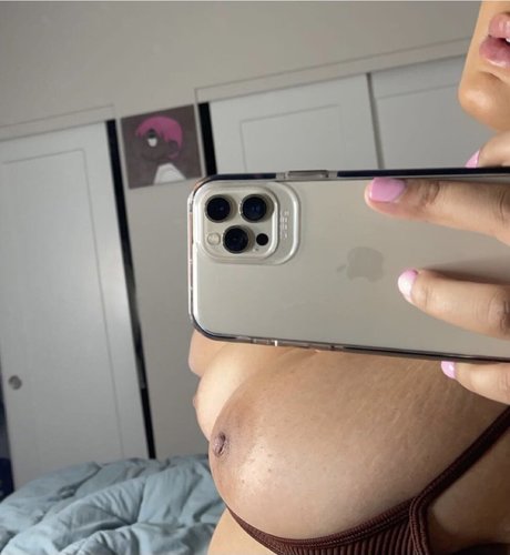 Laixxx_ model erotic pic